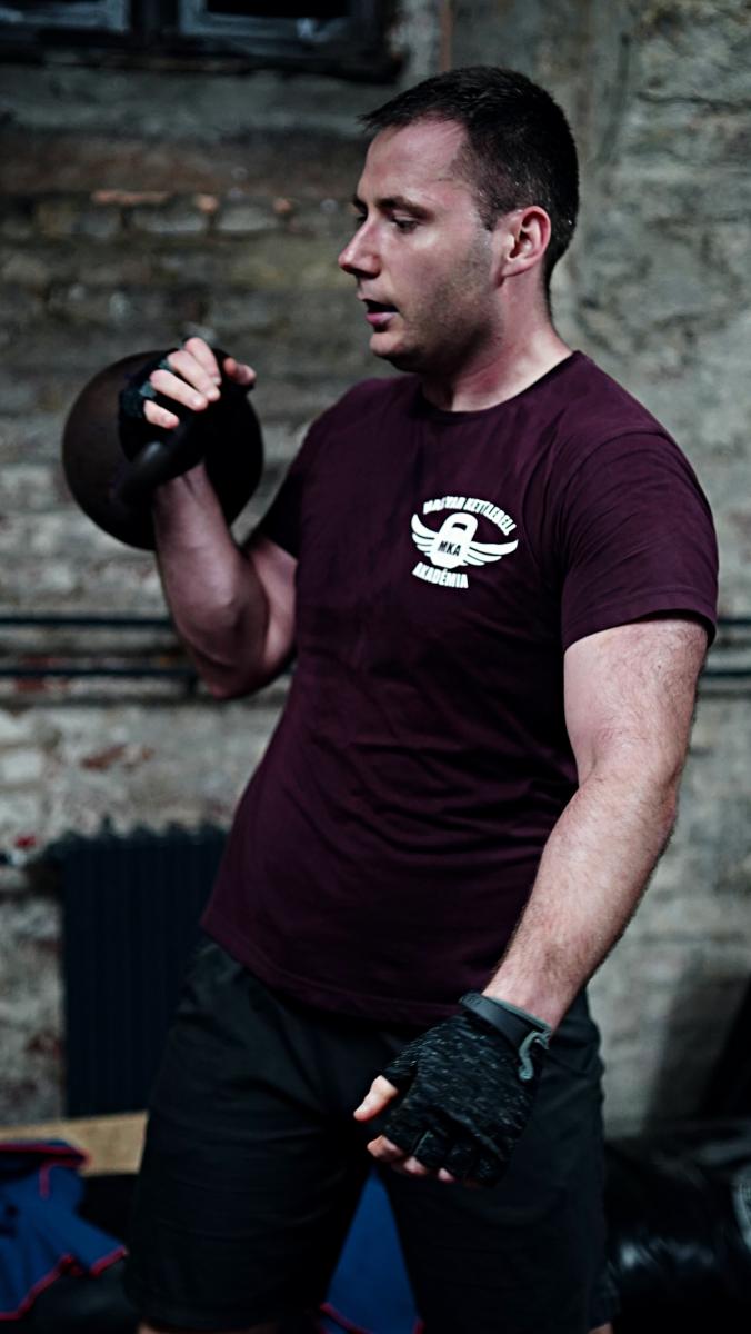 Norbi kettlebell edzésen